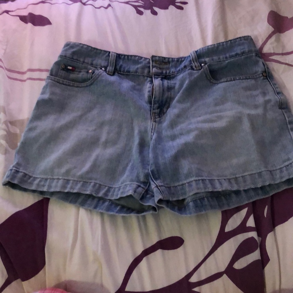Tommy Hilfiger Shorts - Picture 2 of 5